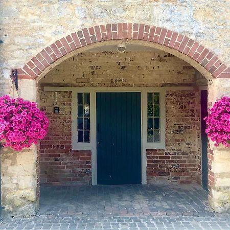 The Old Vicarage, Evenley. Brackley. Bed & Breakfast Brackley  Exterior photo