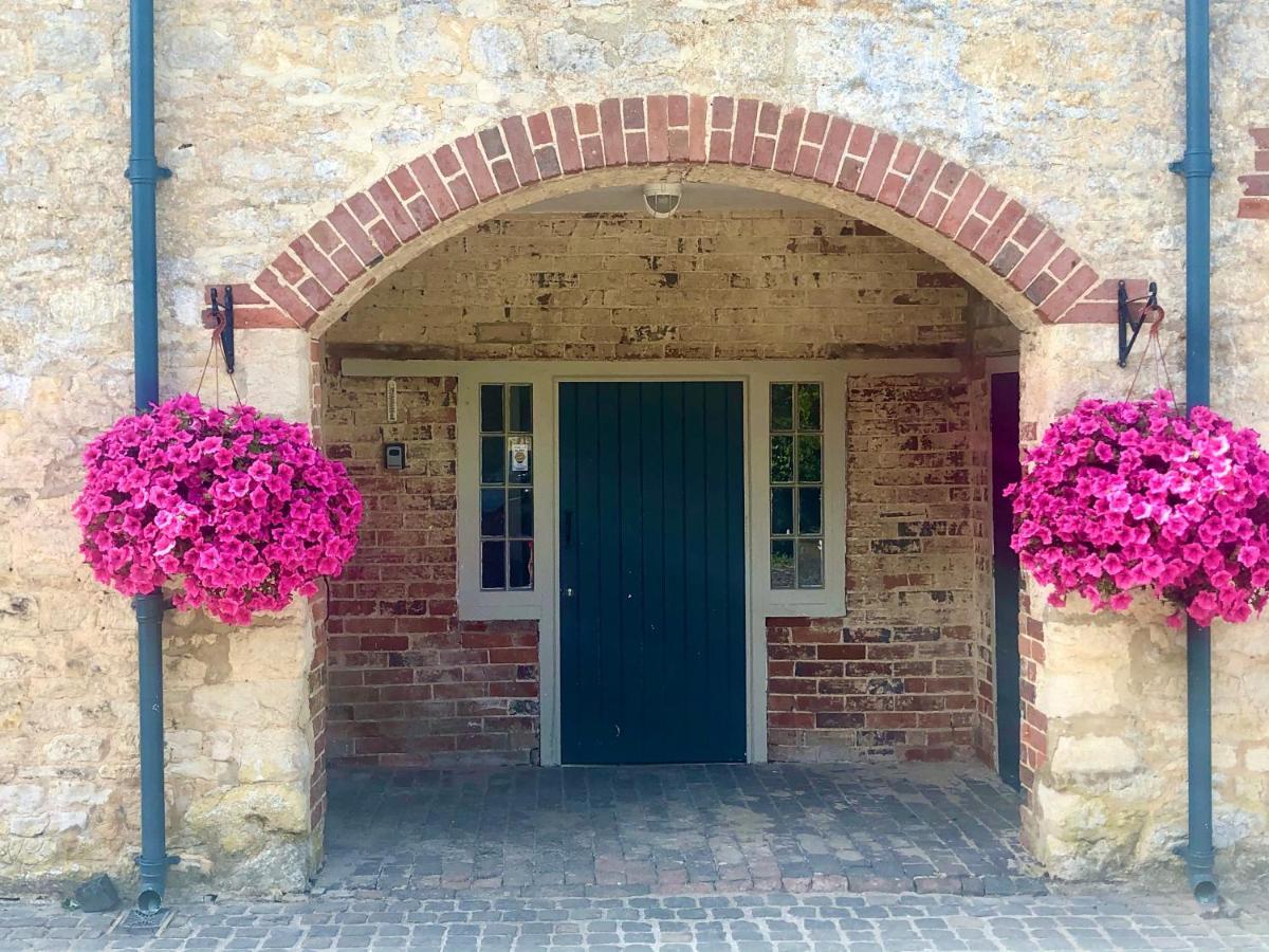 The Old Vicarage, Evenley. Brackley. Bed & Breakfast Brackley  Exterior photo