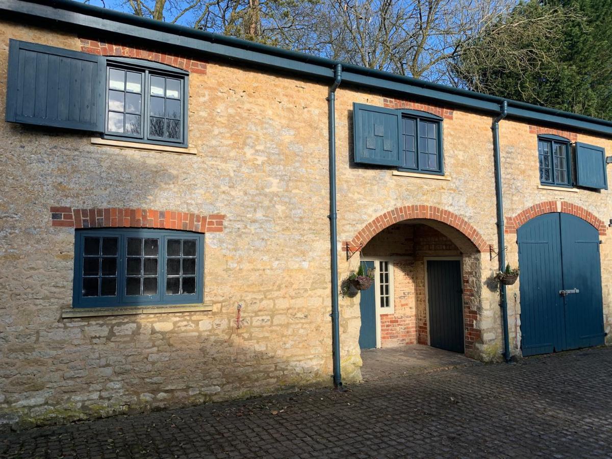 The Old Vicarage, Evenley. Brackley. Bed & Breakfast Brackley  Exterior photo